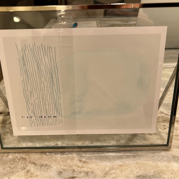 Home Accent *New* Picture Frame - Picture 3 of 5